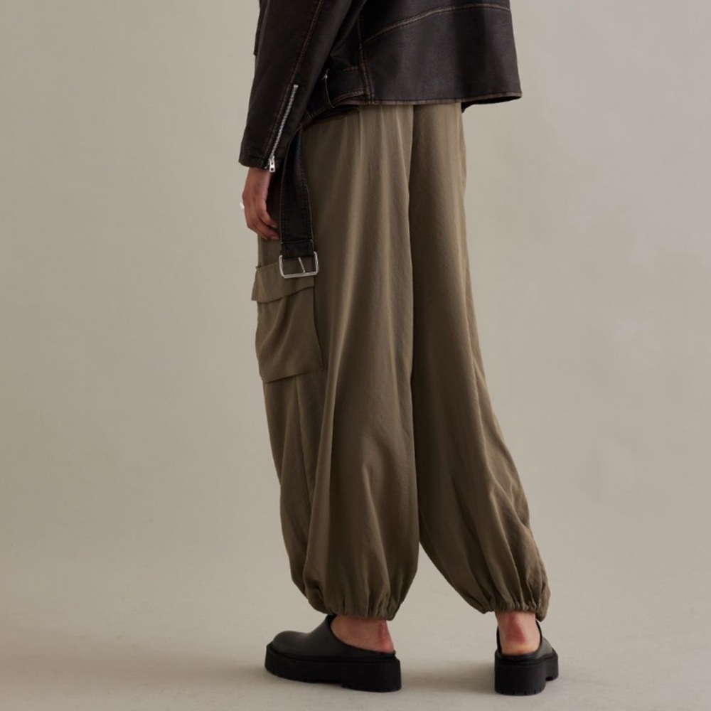 Anthropologie Bungee Parachute Pants in Olive Green Size Medium - Picture 7 of 15